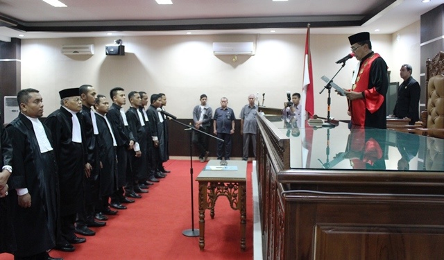 PENGAMBILAN SUMPAH ATAU JANJI ADVOKAT DI WILAYAH HUKUM PENGADILAN TINGGI BANDA ACEH