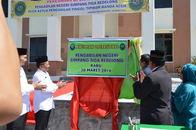 PERESMIAN  OPERASIONAL PENGADILAN NEGERI SIMPANG TIGA REDELONG OLEH KETUA PENGADILAN TINGGI/TIPIKOR BANDA ACEH H. CHAIDIR, SH, MH