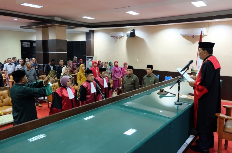 Pengambilan Sumpah dan Pelantikan Ny. IRDALINDA, SH, MH., SIGID PURWOKO, SH, MH., dan DIO SYUHADA, SH. sebagai Hakim Tinggi