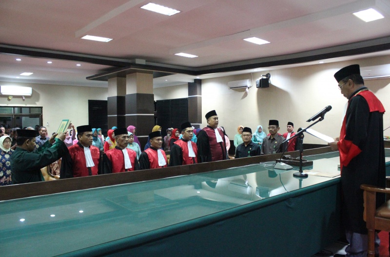 Ketua Pengadilan Tinggi Banda Aceh Melantik 5 (lima) Ketua Pengadilan Negeri