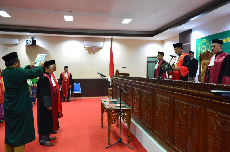 Ketua Pengadilan Tinggi Aceh Melantik Ketua Pengadilan Negeri Banda Aceh dan Ketua Pengadilan Negeri Lhoksukon