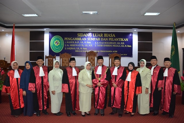 Sidang Luar Biasa Pengambilan Sumpah dan Pelantikan Tafsir Sembiring Meliala, S.H., M.Hum., Merrywati TB., S.H., M.H., H. Fuad Muhammady, S.H., M.H., Sarjiman, S.H., M.Hum., Mansur, Bc.IP., S.H., M.Hum. Sebagai Hakim Tinggi Pengadilan Tinggi Banda Aceh