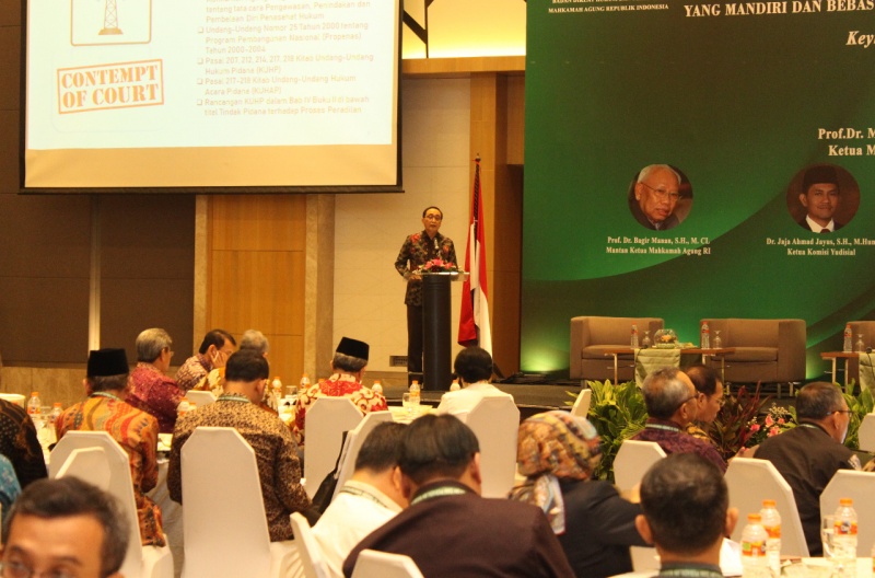BADAN PENELITIAN DAN PENGEMBANGAN PENDIDIKAN DAN PELATIHAN HUKUM DAN PERADILAN MAHKAMAH AGUNG REPUBLIK INDONESIA DAN IKATAN HAKIM INDONESIA ADAKAN SEMINAR NASIONAL TENTANG CONTEMPT OF COURT