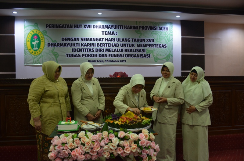 DHARMAYUKTI KARINI PROVINSI ACEH MENGADAKAN SERANGKAIAN PERLOMBAAN DAN BAZAR DALAM RANGKA HARI ULANG TAHUN KE XVII