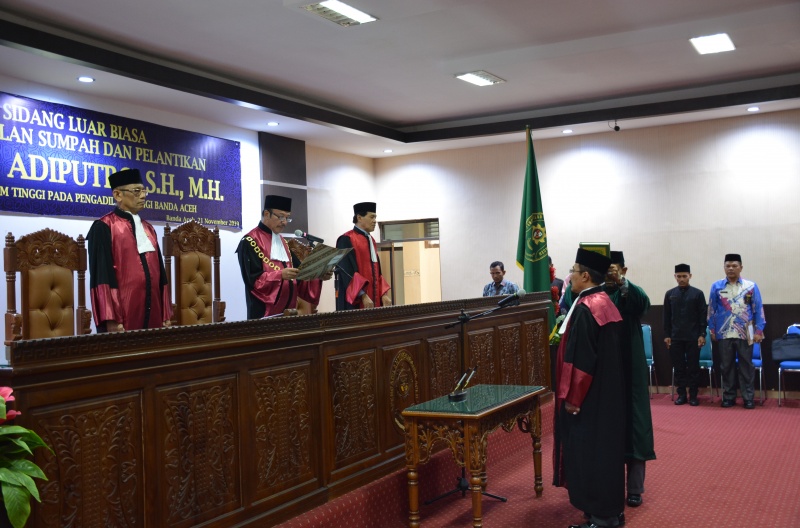 SIDANG LUAR BIASA PENGAMBILAN SUMPAH DAN PELANTIKAN SUTOTO ADIPUTRO, S.H., M.H. SEBAGAI HAKIM TINGGI PENGADILAN TINGGI BANDA ACEH