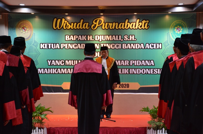 KETUA KAMAR PIDANA MAHKAMAH AGUNG REPUBLIK INDONESIA PIMPIN WISUDA PURNABAKTI KETUA PENGADILAN TINGGI BANDA ACEH