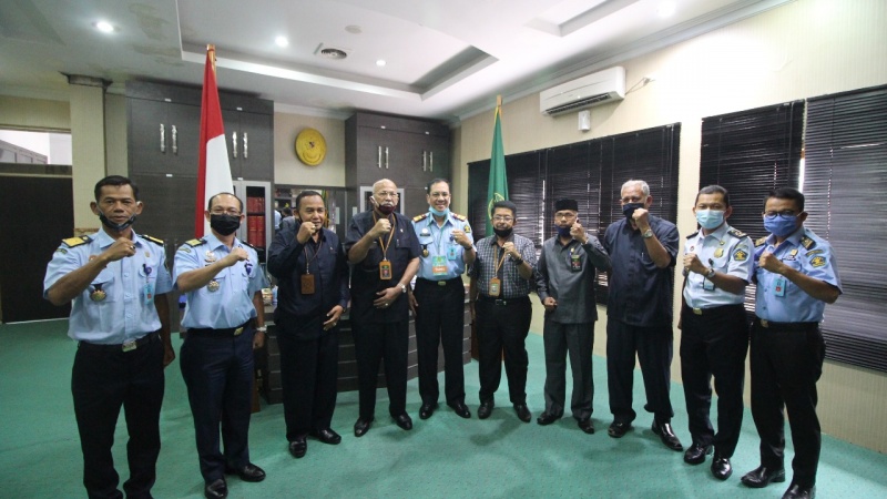 KETUA PENGADILAN TINGGI BANDA ACEH MENERIMA KUNJUNGAN KEPALA KANTOR WILAYAH KEMENTERIAN HUKUM DAN HAK ASASI MANUSIA ACEH