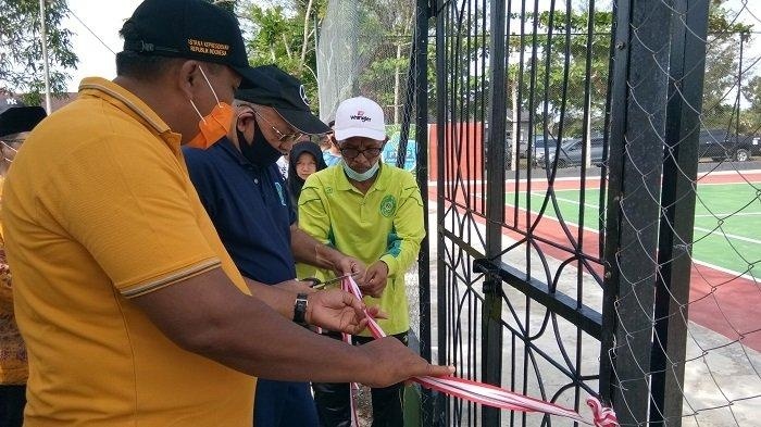 KETUA PENGADILAN TINGGI BANDA ACEH MERESMIKAN LAPANGAN TENIS PENGADILAN NEGERI SINGKIL