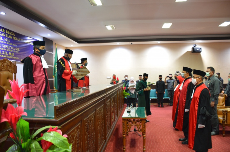 SIDANG LUAR BIASA PENGAMBILAN SUMPAH, PELANTIKAN DAN SERAH TERIMA JABATAN KETUA PENGADILAN NEGERI SIGLI, KETUA PENGADILAN NEGERI CALANG, DAN KETUA PENGADILAN NEGERI SABANG