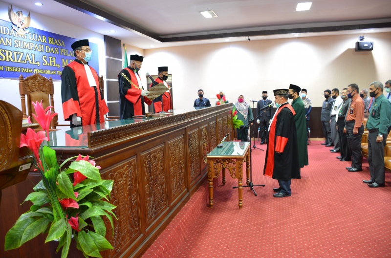 SIDANG LUAR BIASA PENGAMBILAN SUMPAH DAN PELANTIKAN MASRIZAL, S.H., M.H. SEBAGAI HAKIM TINGGI PENGADILAN TINGGI BANDA ACEH
