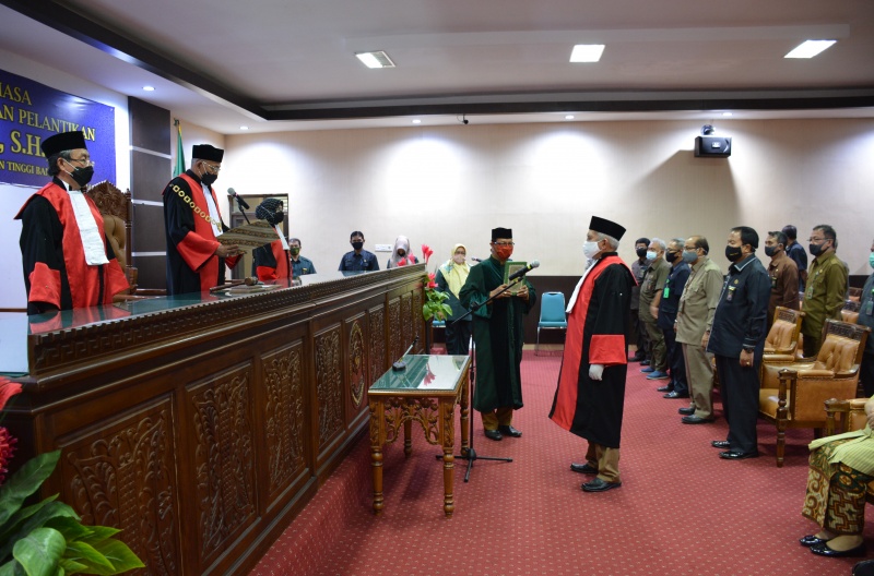 SIDANG LUAR BIASA PENGAMBILAN SUMPAH DAN PELANTIKAN MACHRI HENDRA, S.H., M.H. SEBAGAI HAKIM TINGGI PENGADILAN TINGGI BANDA ACEH