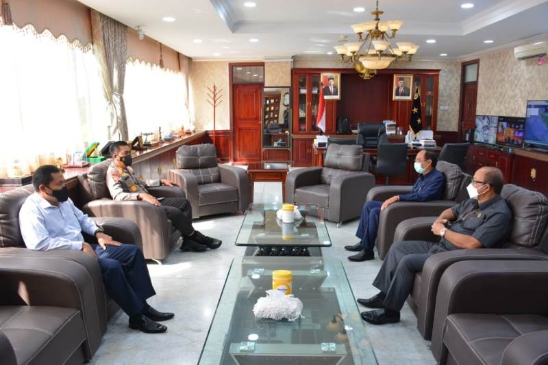 KUNJUNGAN SILATURAHMI KETUA PENGADILAN TINGGI BANDA ACEH BERSAMA KAPOLDA ACEH