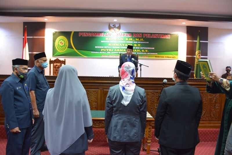 PENGAMBILAN SUMPAH DAN PELANTIKAN KEPALA BAGIAN UMUM DAN KEUANGAN, KEPALA BAGIAN PERENCANAAN DAN KEPEGAWAIAN, KEPALA SUB BAGIAN KEPEGAWAIAN DAN TEKNOLOGI INFORMASI PENGADILAN TINGGI BANDA ACEH