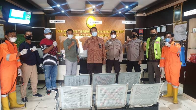 PENYEMPROTAN DISINFEKTAN GEDUNG PENGADILAN TINGGI BANDA ACEH