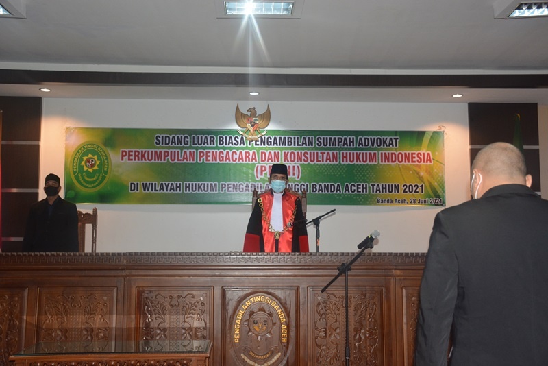 SIDANG LUAR BIASA PENGAMBILAN SUMPAH ADVOKAT PPKHI