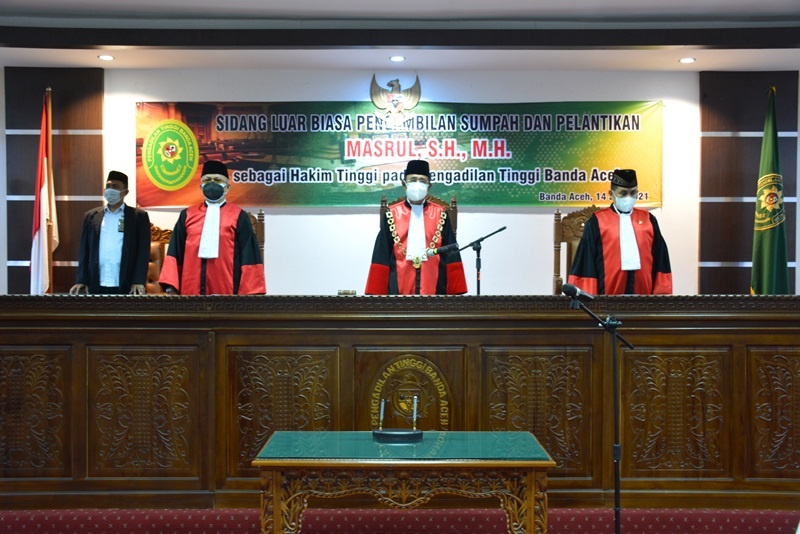 SIDANG LUAR BIASA PENGAMBILAN SUMPAH DAN PELANTIKAN MASRUL, S.H., M.H., SEBAGAI HAKIM TINGGI PENGADILAN TINGGI BANDA ACEH