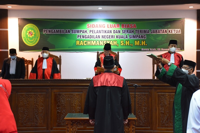 SIDANG LUAR BIASA PENGAMBILAN SUMPAH, PELANTIKAN DAN SERAH TERIMA JABATAN KETUA PENGADILAN NEGERI KUALA SIMPANG