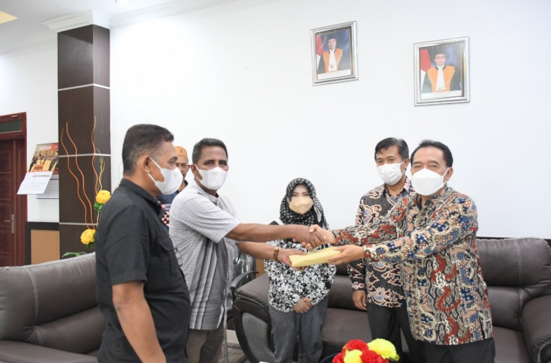 PENYERAHAN BANTUAN KEPADA WARGA PENGADILAN NEGERI LHOKSUKON YANG TERDAMPAK BANJIR