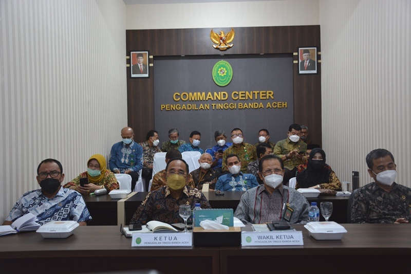PENGADILAN TINGGI BANDA ACEH MENGIKUTI PEMBINAAN BIDANG TEKNIS DAN ADMINISTRASI YUDISIAL OLEH PIMPINAN MAHKAMAH AGUNG RI SECARA VIRTUAL VIA ZOOM MEETING