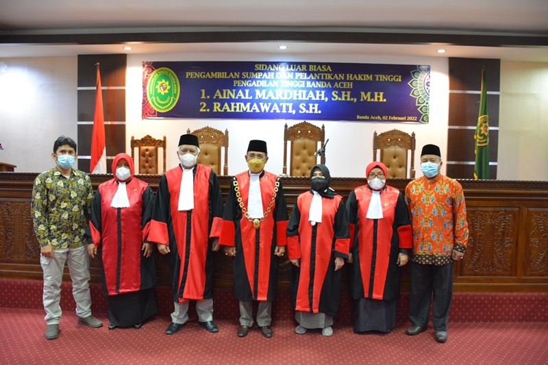 SIDANG LUAR BIASA PENGAMBILAN SUMPAH DAN PELANTIKAN HAKIM TINGGI PENGADILAN TINGGI BANDA ACEH Februari 2022