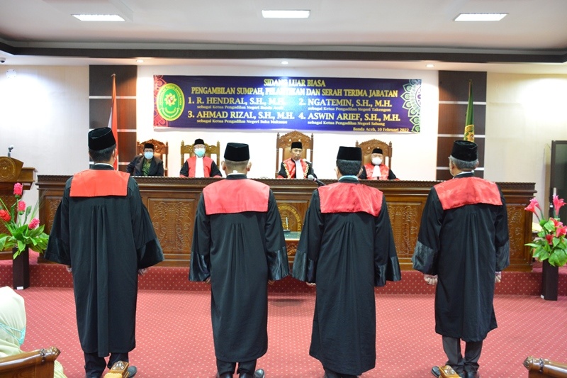 SIDANG LUAR BIASA PENGAMBILAN SUMPAH DAN PELANTIKAN 4 (empat) KPN SEWILAYAH HUKUM PENGADILAN TINGGI PENGADILAN TINGGI BANDA ACEH