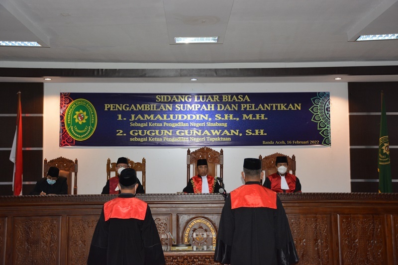 SIDANG LUAR BIASA PENGAMBILAN SUMPAH DAN PELANTIKAN KETUA PENGADILAN NEGERI