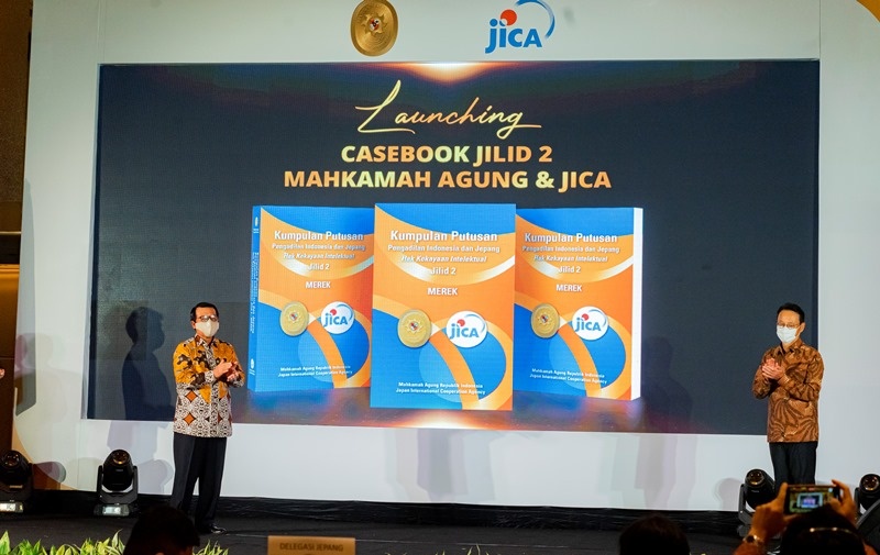 KETUA MAHKAMAH AGUNG LUNCURKAN CASEBOOK JILID 2