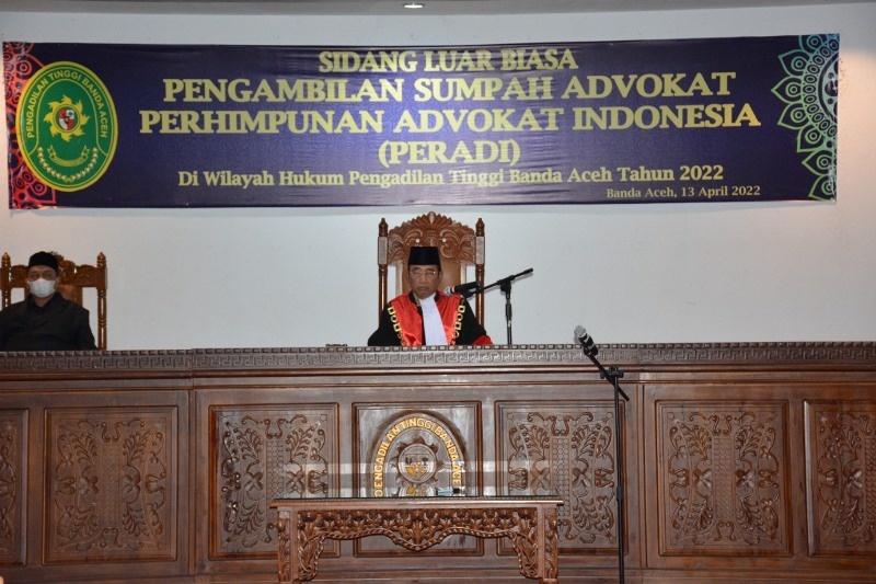 KETUA PENGADILAN TINGGI MINTA ADVOKAT HARUS MEMBANTU ORANG MISKIN