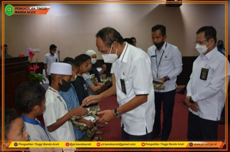 PEMBERIAN SANTUNAN UNTUK ANAK YATIM