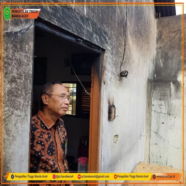 KPT MENINJAU LOKASI KEBAKARAN RUMAH DARI SALAH SATU WARGA PENGADILAN