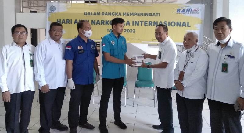 BNN ACEH TEST URINE SEMUA WARGA  PENGADILAN TINGGI BANDA ACEH