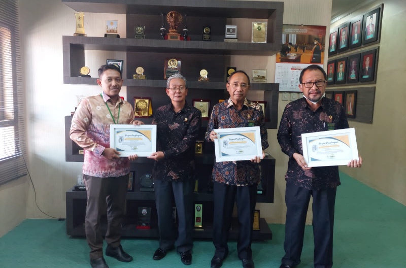 PT BANDA ACEH TERIMA PIAGAM PENGHARGAAN DARI LGSK