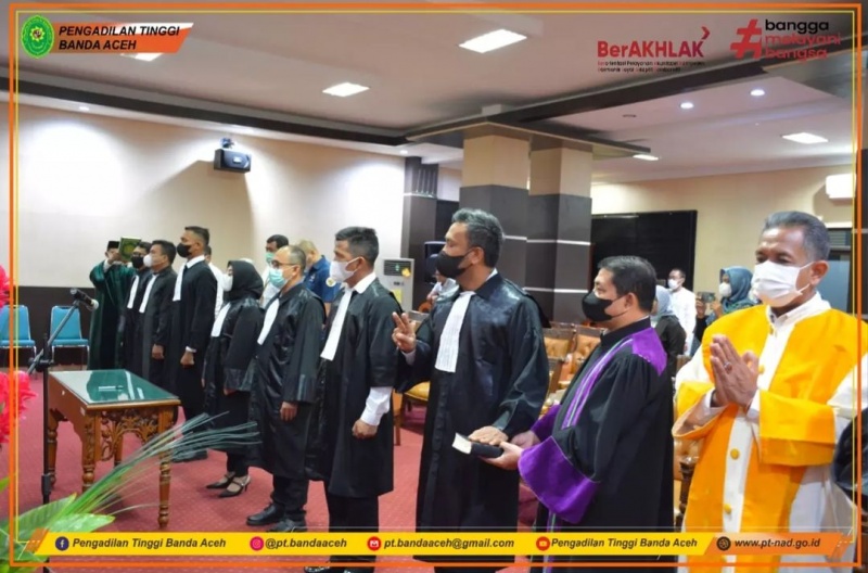 PENGADILAN TINGGI BANDA ACEH MENGAMBIL SUMPAH ADVOKAT