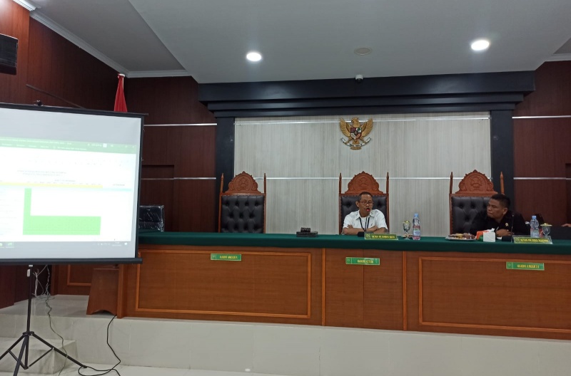 KPT BANDA ACEH SAMPAIKAN PEMBINAAN DI PENGADILAN NEGERI SUKA MAKMUE