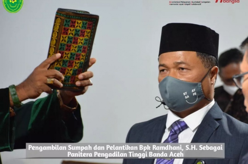 PELANTIKAN DAN PENGAMBILAN SUMPAH BAPAK RAMDHANI, S.H. SEBAGAI PANITERA PENGADILAN TINGGI BANDA ACEH
