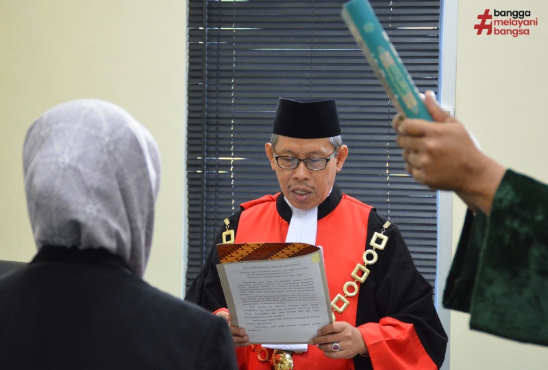 PENGAMBILAN SUMPAH DAN PELANTIKAN JABATAN PANITERA PENGGANTI AN. KASIHANI, S.H.