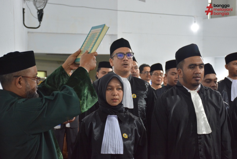 KPT BNA AMBIL SUMPAH 41 ADVOKAT, ADVOKAT HARUS PROFESIONAL DAN BERINTEGRITAS