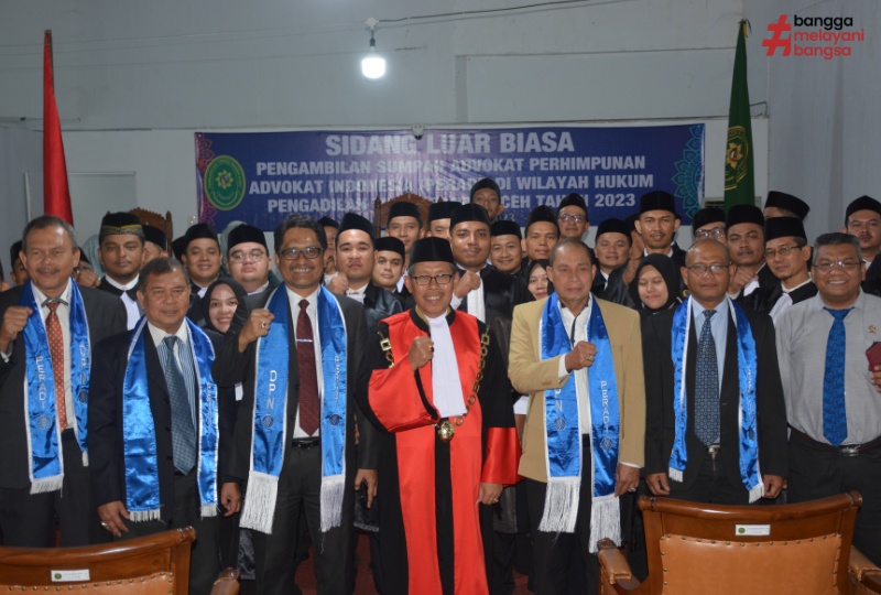KPT BANDA ACEH MENGAMBIL SUMPAH 41 ADVOKAT, â€˜PRAKTEK BERHUKUM HARUS BERADAB DAN BERMARTABATâ€™