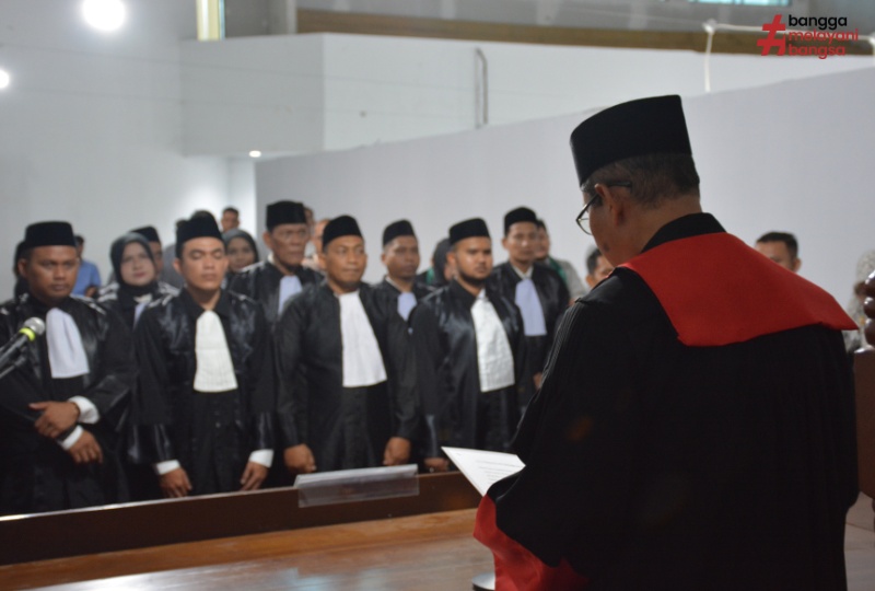 KETUA PT BANDA ACEH SUMPAH 27 ADVOKAT APSI, PPKHI DAN IKADIN