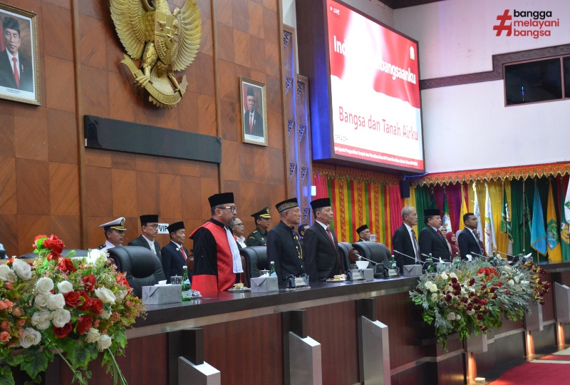 HAKIM TINGGI PT BANDA ACEH MEMANDU SUMPAH JABATAN DPR ACEH