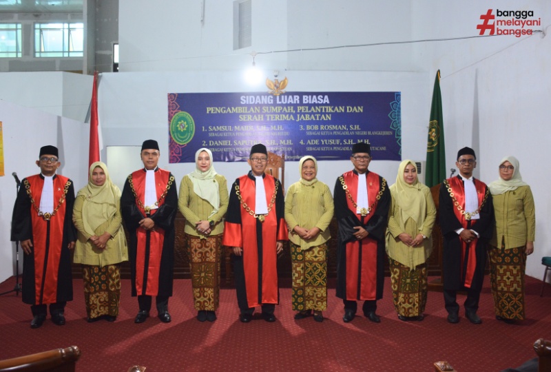 KETUA PENGADILAN TINGGI BANDA ACEH MELANTIK 4 KETUA PENGADILAN NEGERI