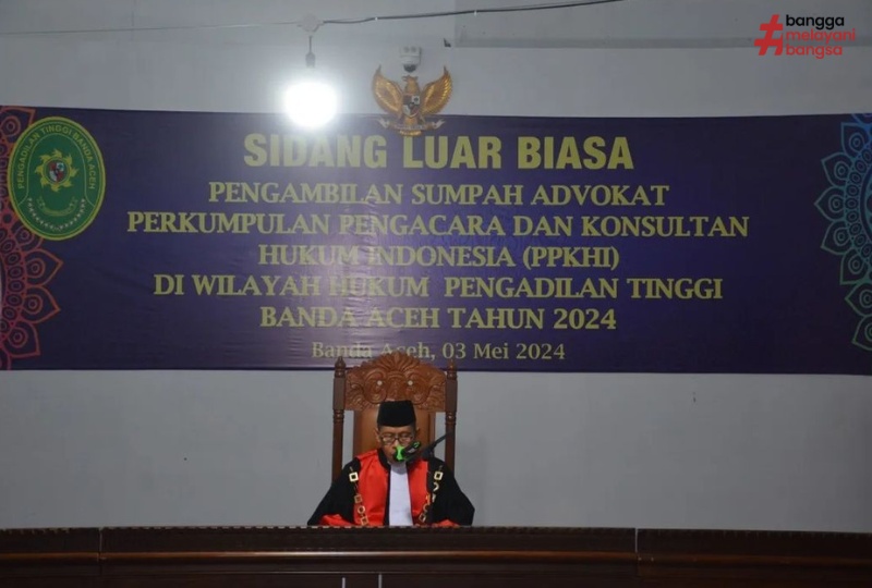 PELANTIKAN DAN PENYUMPAHAN ADVOKAT