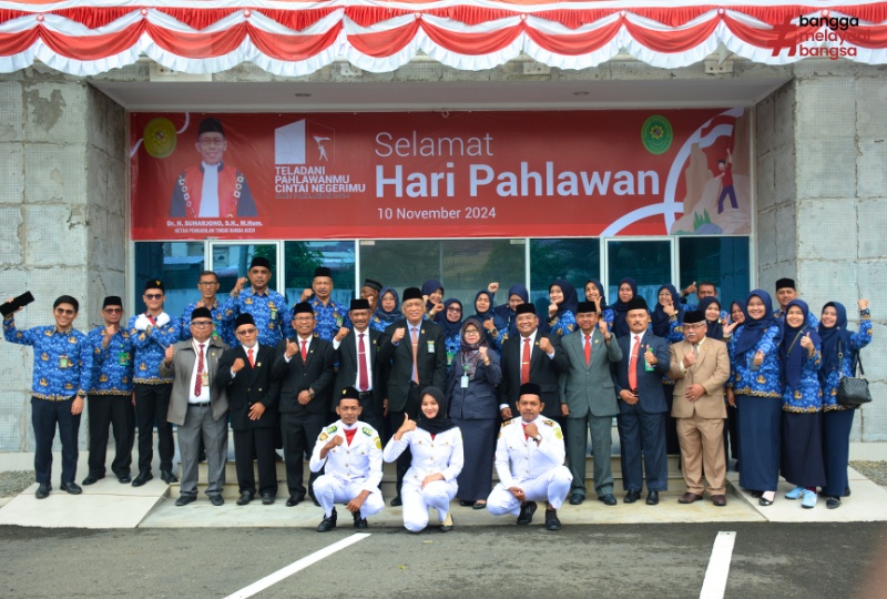 PENGADILAN TINGGI BANDA ACEH GELAR UPACARA HARI PAHLAWAN: "TELADANI PAHLAWANMU, CINTAI NEGERIMU" UNTUK MEMPERKOKOH SEMANGAT KEBANGSAAN