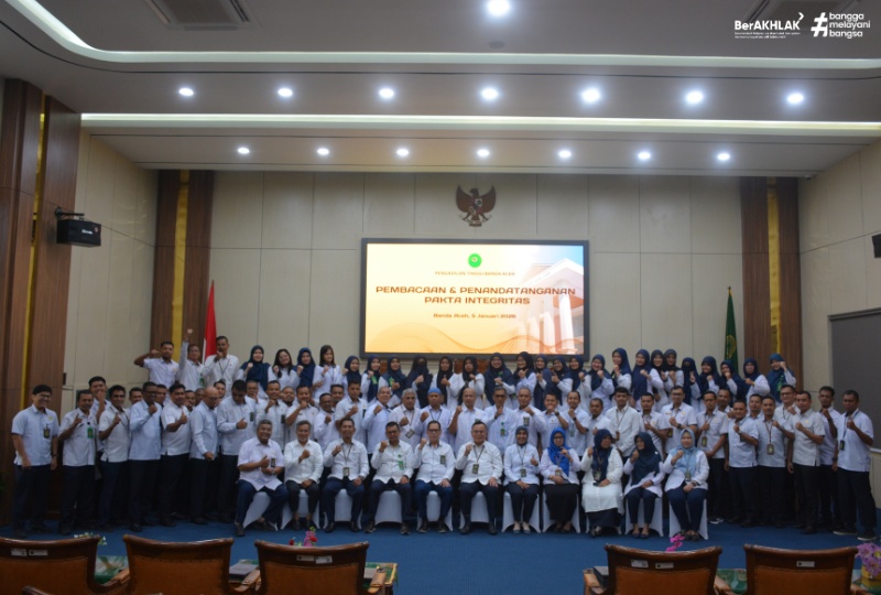KETUA PENGADILAN TINGGI BANDA ACEH PIMPIN PEMBACAAN DAN PENANDATANGANAN PAKTA INTEGRITAS TAHUN 2026