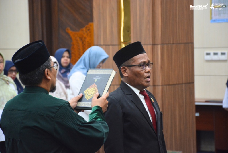 KETUA PENGADILAN TINGGI BANDA ACEH LANTIK MUSLIM, S.H. SEBAGAI PANITERA MUDA HUKUM