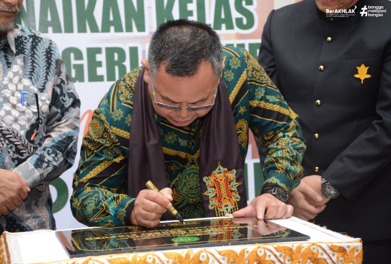 KETUA PENGADILAN TINGGI BANDA ACEH RESMIKAN KENAIKAN KELAS PENGADILAN NEGERI BIREUEN MENJADI KELAS I B
