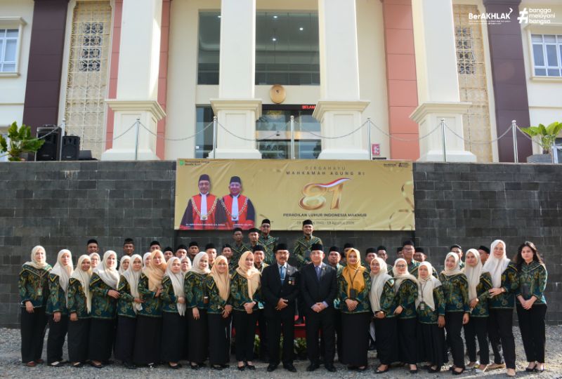 MEMPERINGATI HUT KE-81 MAHKAMAH AGUNG RI, PENGADILAN TINGGI DAN PENGADILAN NEGERI BANDA ACEH GELAR UPACARA GABUNGAN