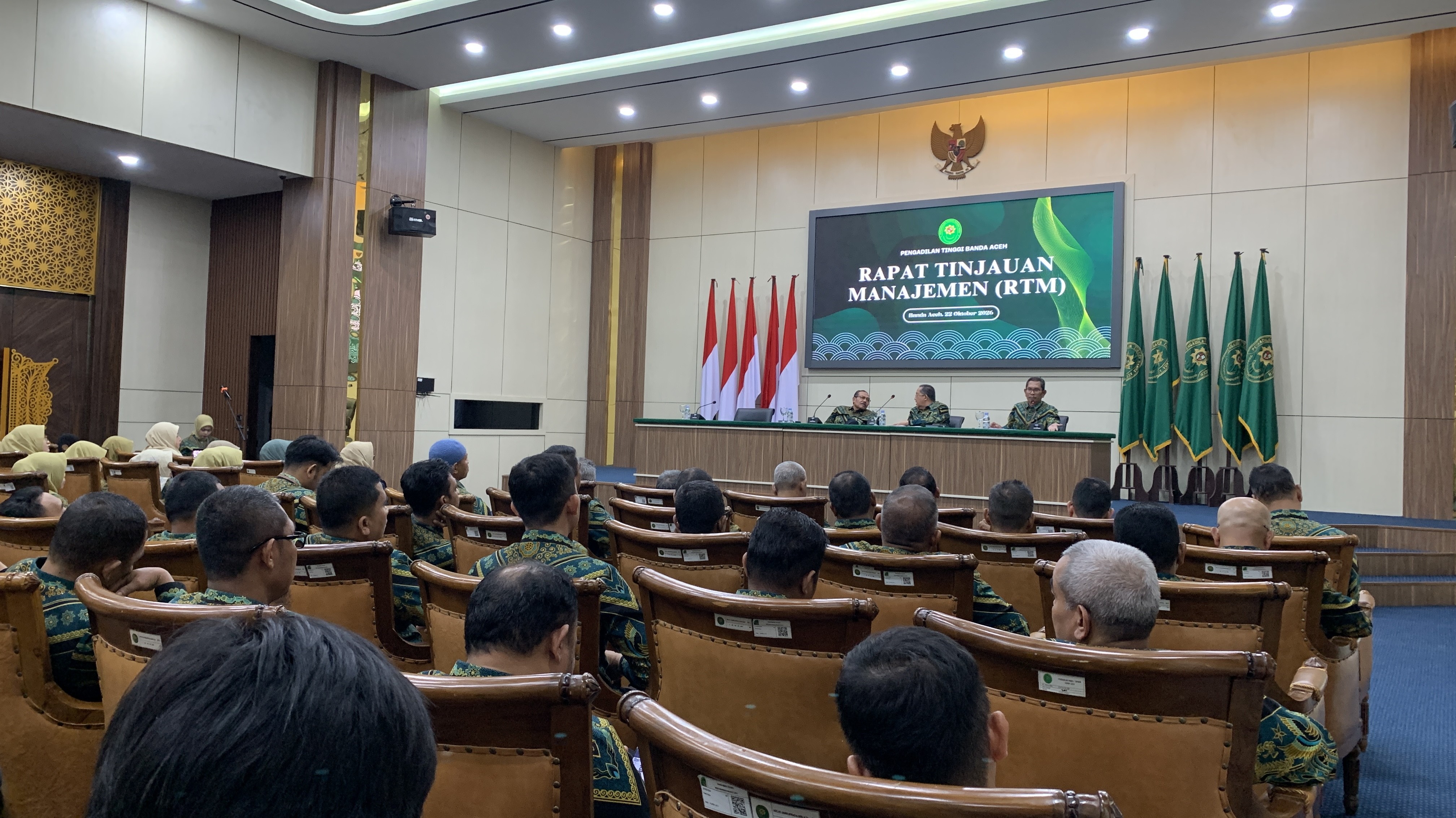 RAPAT TINJAUAN MANAJEMEN UNTUK EVALUASI DAN PENINGKATAN KINERJA