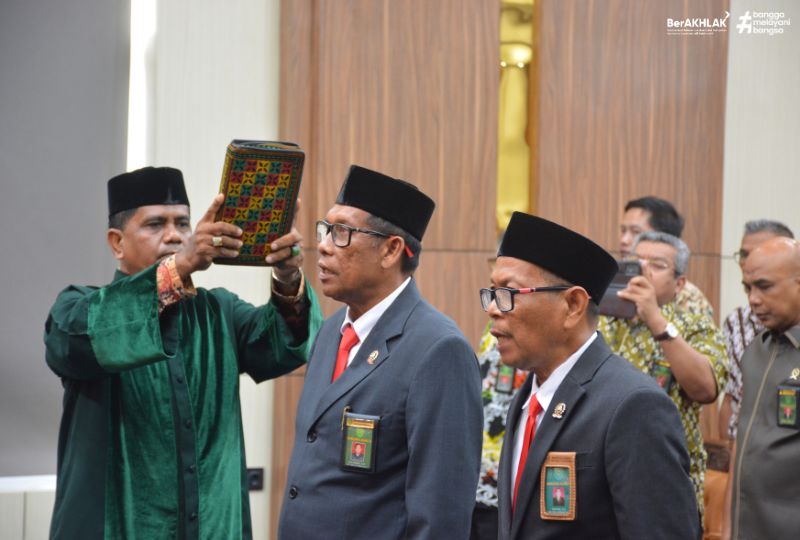 KETUA PENGADILAN TINGGI BANDA ACEH PIMPIN PENGAMBILAN SUMPAH DAN PELANTIKAN DUA PANITERA PENGGANTI